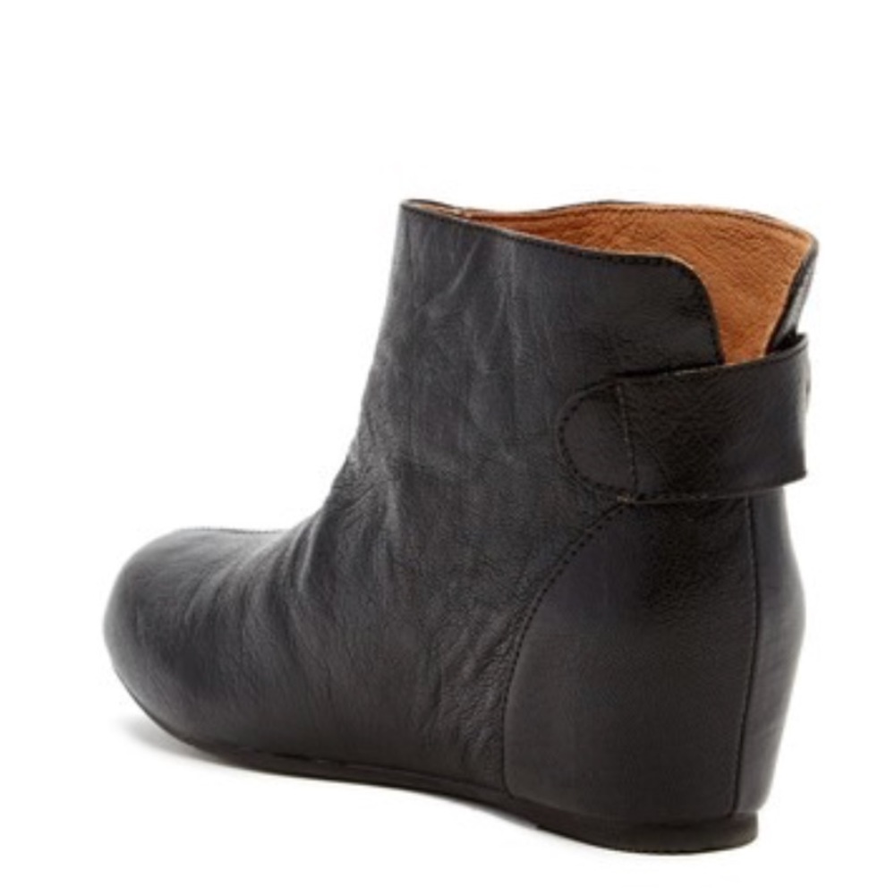 NIB Rich Leather Snap Back Hidden Wedge Booties - Picture 4 of 7